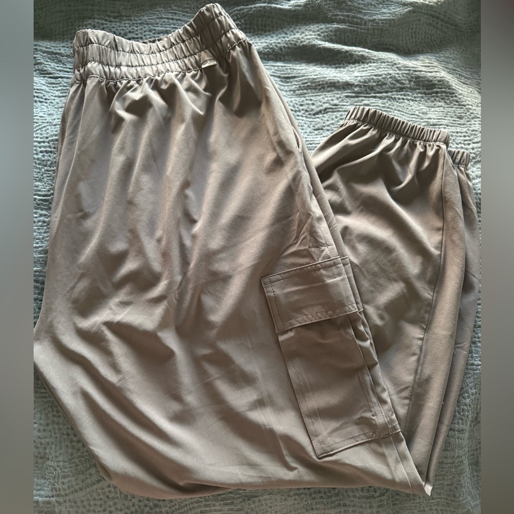 Vuori Women's Light Brown Villa Cargo Pants